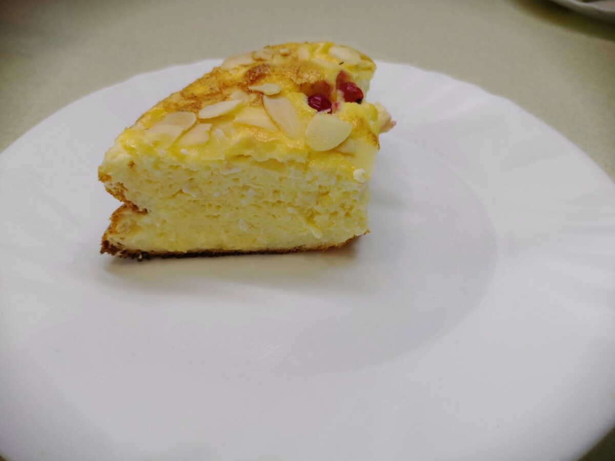 Пушистая запеканка: легкий десерт с творогом