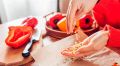 Секретный лайфхак: как быстро очистить сладкий перец от семян
