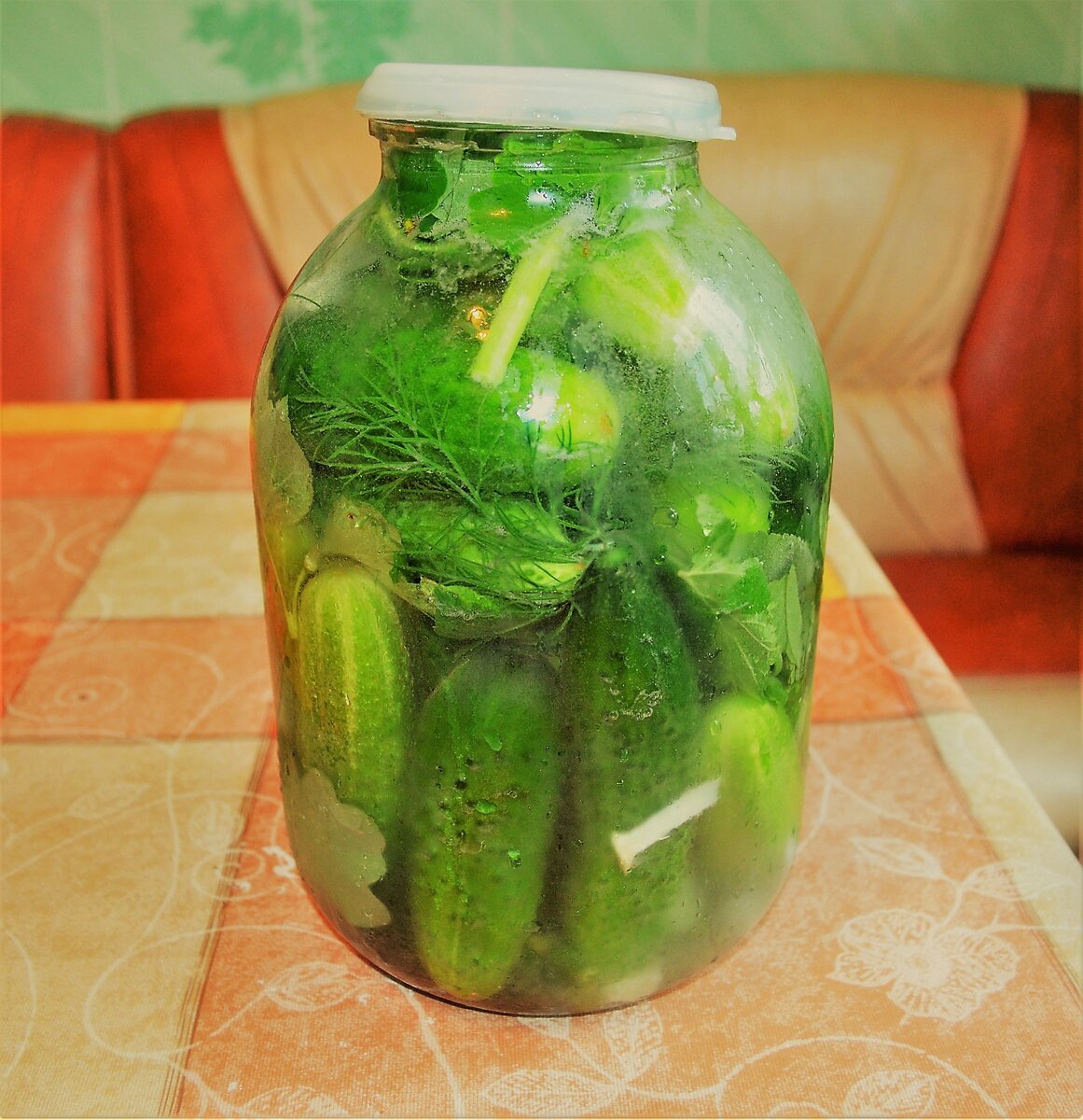 Как приготовить идеальные солёные огурцы по-деревенски: проверенный рецепт