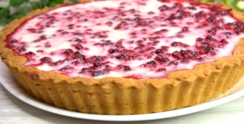 Пирог с брусникой, который покорит всех: лёгкий рецепт для любых праздников