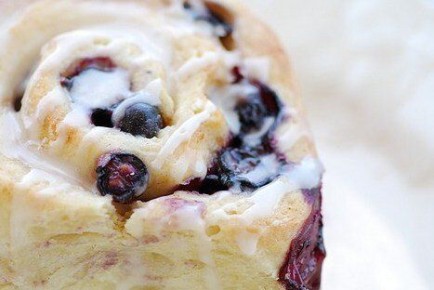 Нежные булочки с черникой: простой рецепт для домашней выпечки