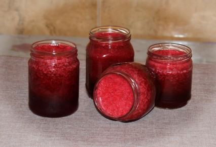 Праздник для вкуса: быстрое желе из красной смородины без варки