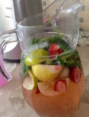 Летние освежающие лимонады с клубникой для знойных дней