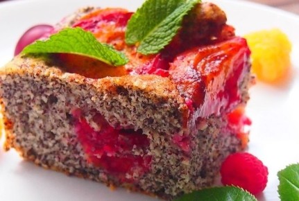 Ароматный маковый пирог со сливами для уютного вечера