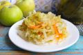 Нежный салат из квашеной капусты для лёгкого ужина