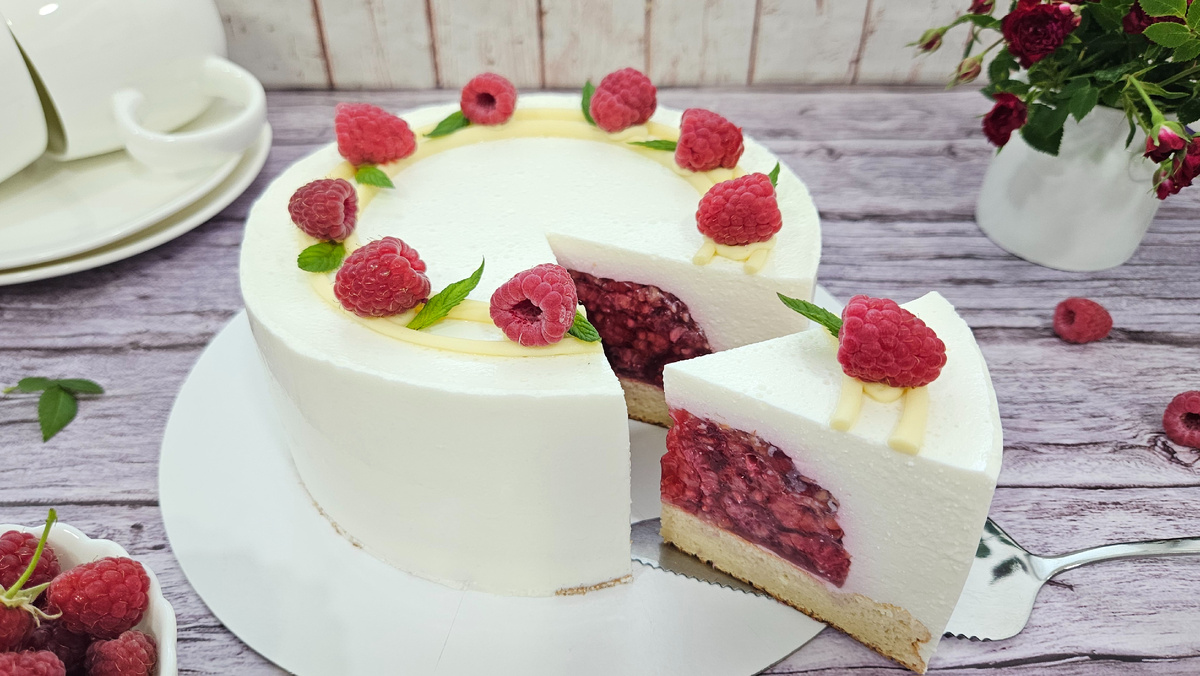 Низкокалорийный желейный торт с малиной: идеальный десерт для лета
