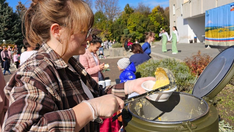 Тыква-фест: как гости съели более 300 кг тыквенной каши в Предгорном округе