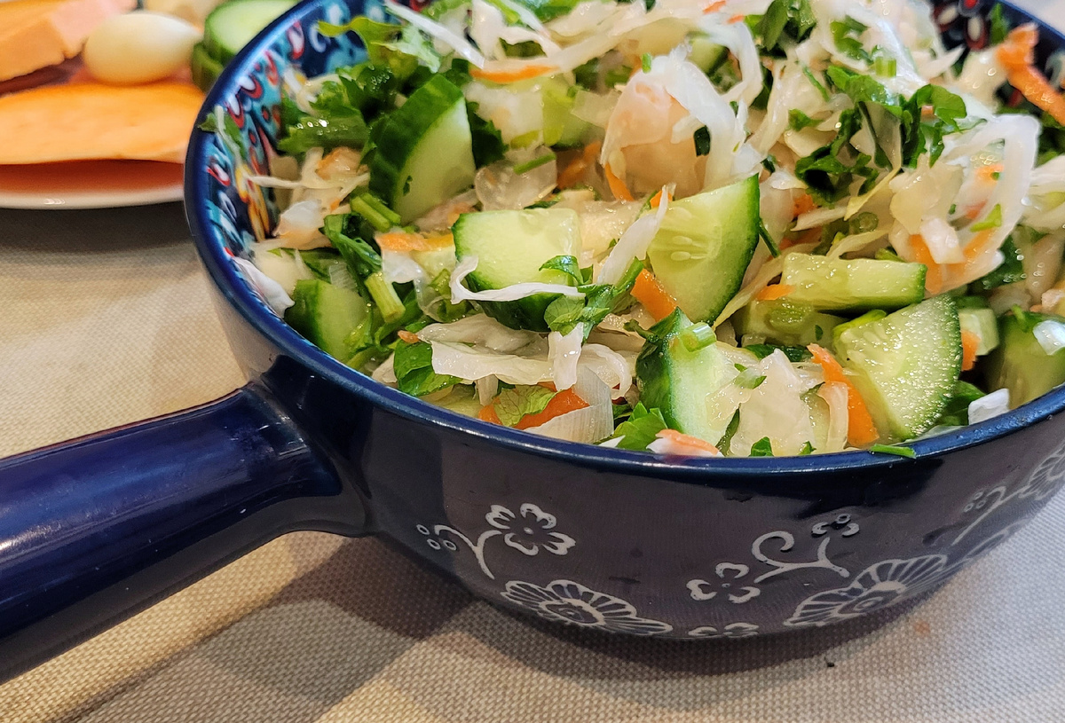 Салат с квашеной капустой