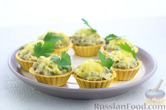 Как устроить новогодний фуршет: необычные закуски для корпоративного праздника