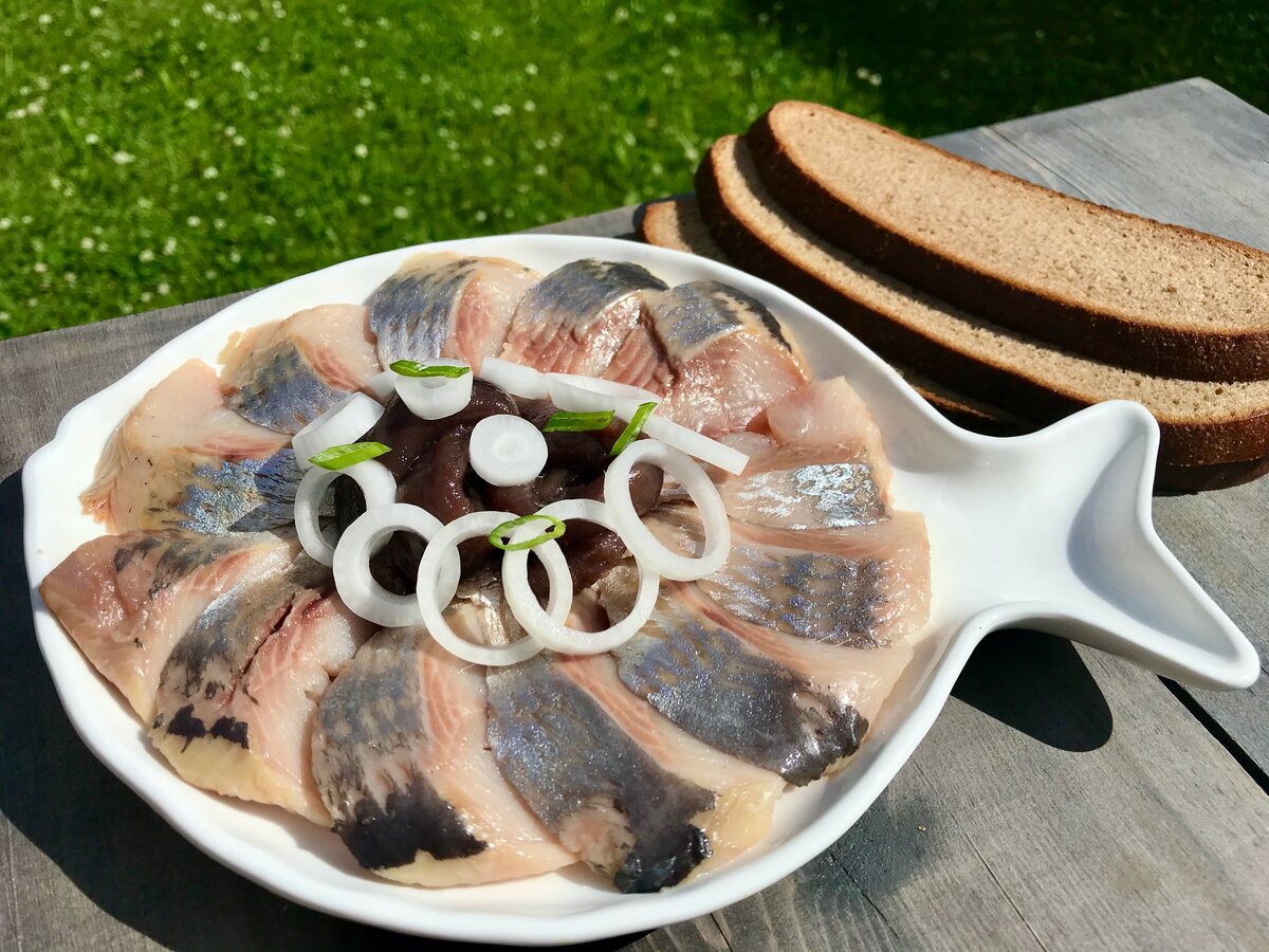 Как быстро и легко почистить сельдь: советы и трюки