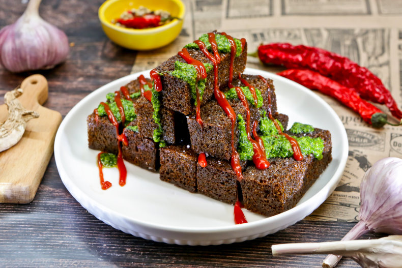 Хрустящие гренки с чимичурри: взрыв вкуса с аргентинским акцентом