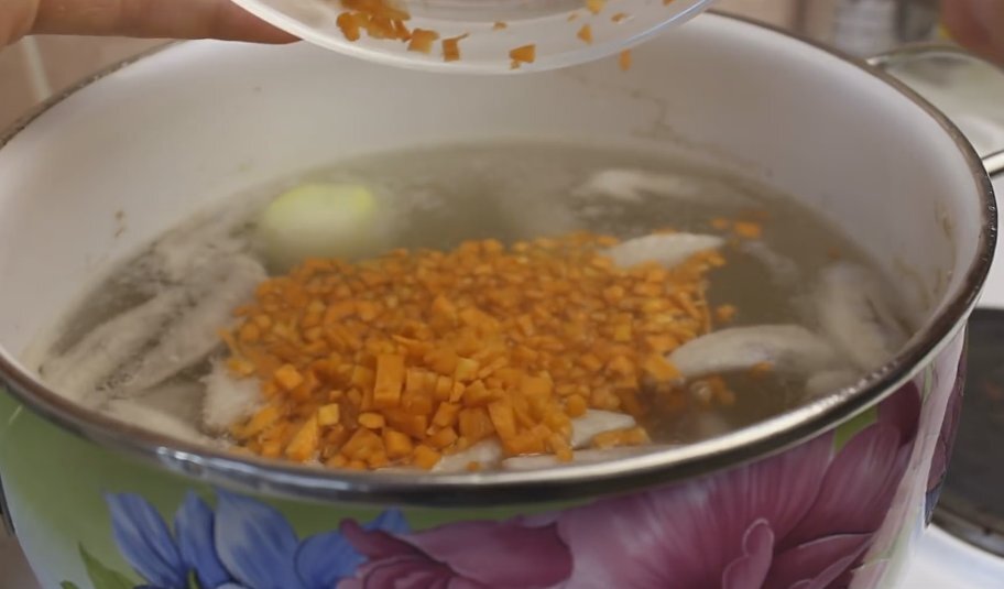 Сырные фрикадельки в курином бульоне: кулинарный шедевр для всей семьи