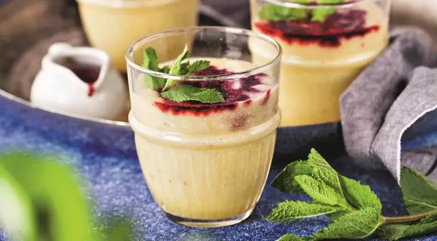 Летний вкус в каждой ложке: освежающий суп из дыни, персиков и ежевики