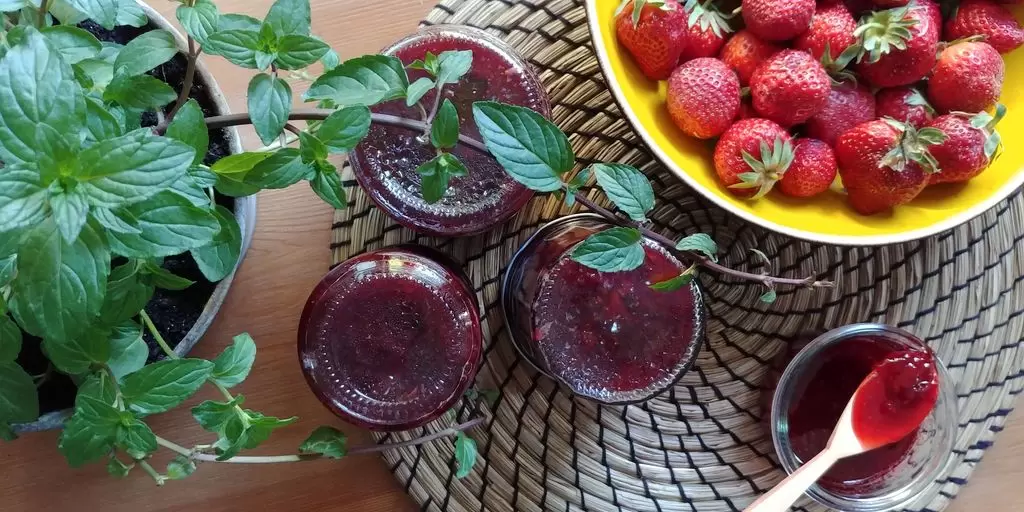 Изысканная находка: восхитительный клубничный джем с мятой