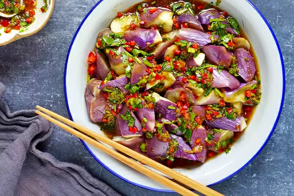 Восхитительная закуска из баклажанов за считанные минуты: удивите своих гостей!