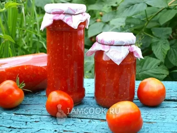 Почему острая аджика — идеальная приправа для зимнего стола