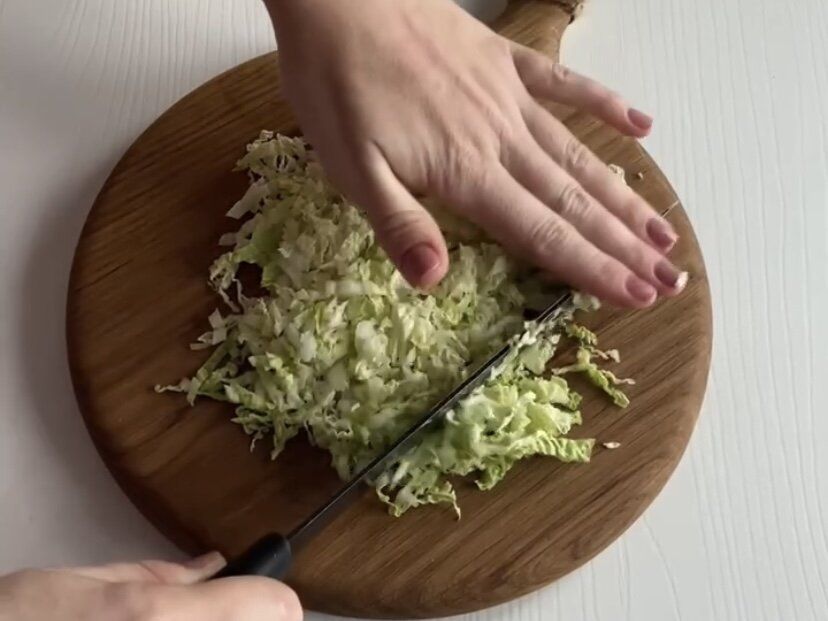 Необычная закуска без варки и жарки: легкий способ порадовать гостей