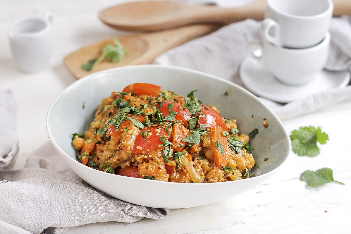 Постное карри с киноа и нутом: вкусный и полезный рецепт